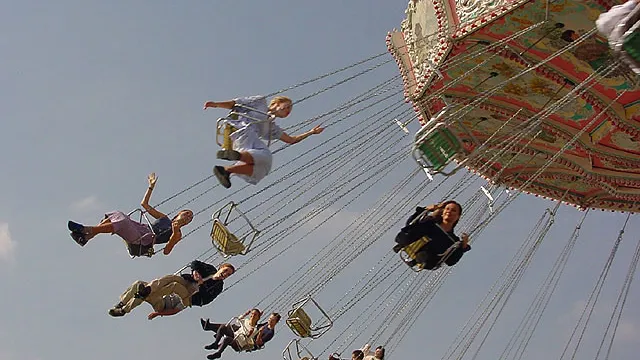 Karussell des Lebens (gespiegelt) (Foto: Kirchenweb Bilder) Karussell des Lebens (gespiegelt) (Foto: Kirchenweb Bilder)